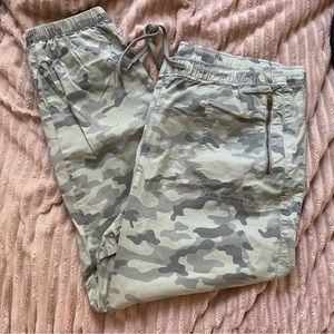 Camo drawstring pants!